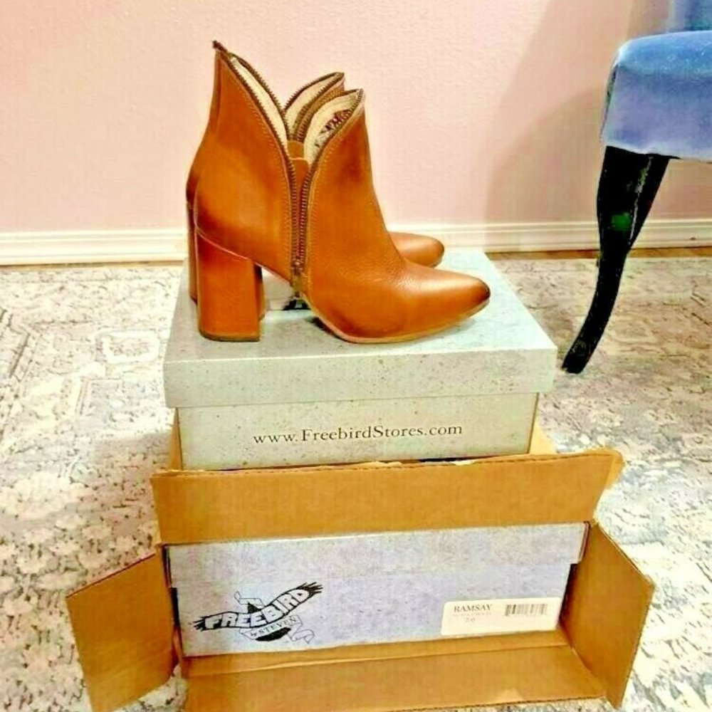 Freebird Jalessa Ankle Bootie Size 7 BRAND NEW NEVER WORN